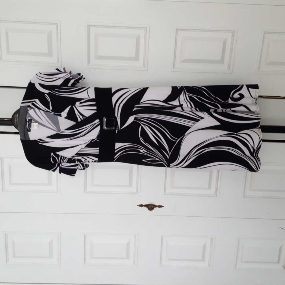 NEW black/white short sleeve dress